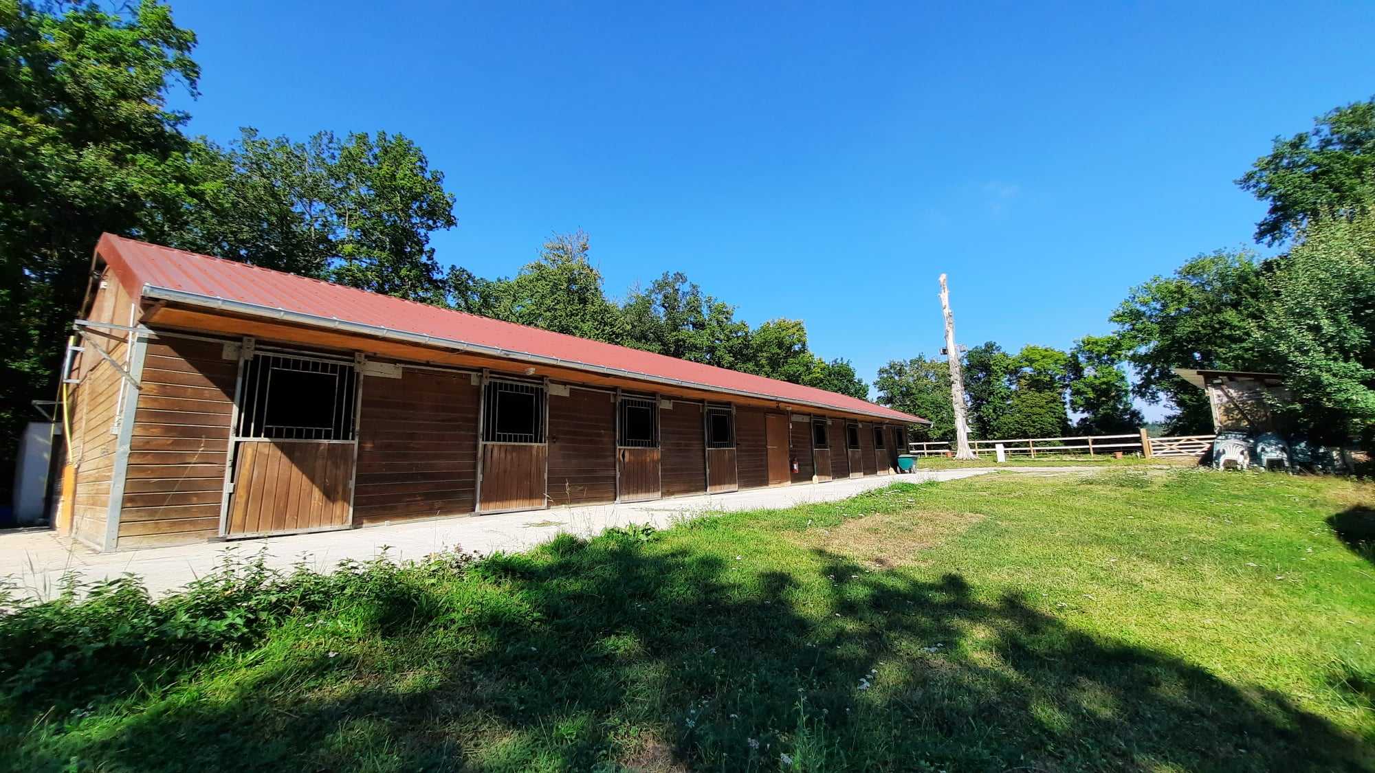 Les box des écuries du cerf